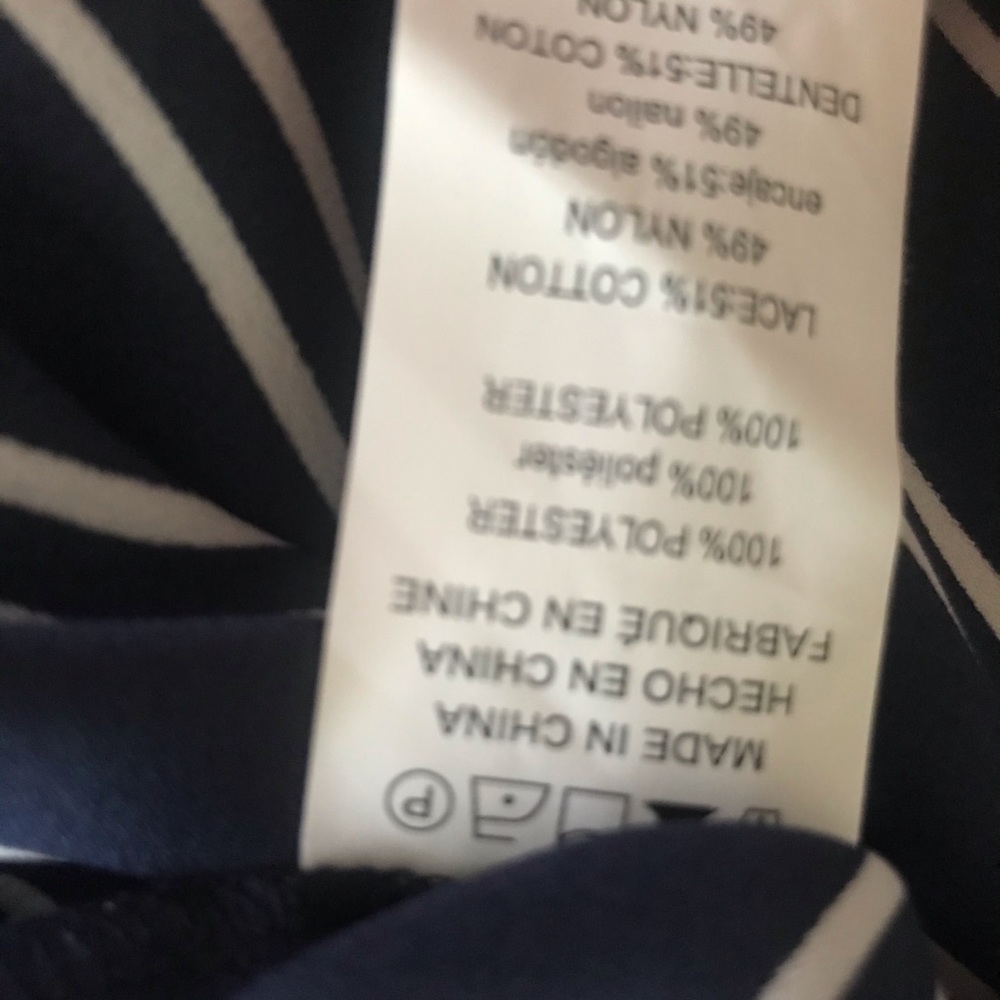 Michael Kors NWOT (fell off) Blue pinstripe Top 1X - Picture 12 of 16